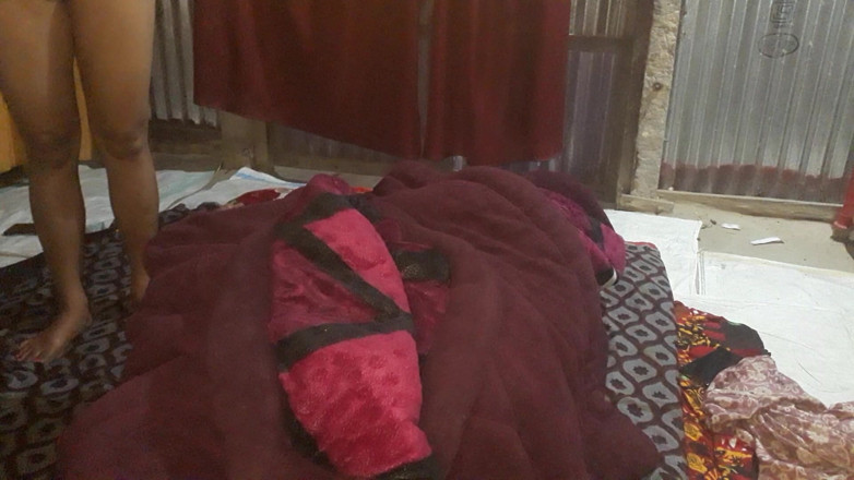 Uttar dinajpur: Stief-opa und stief-oma ruhen sich aus, also rufen sie ihren...