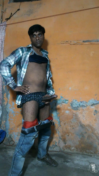 Desiboy110Ankit: Băiat care se dezbracă în fața camerei, singur acasă