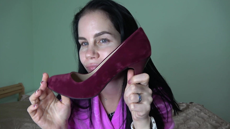 Anna Sky: Beautiful Anna Gives a Blowjob and Sucks a Stiletto Heel