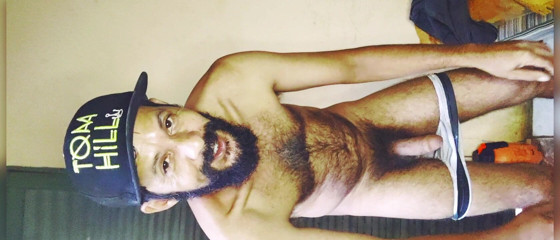 Rock F hairy: baalon vaali dikhaavat aadmi