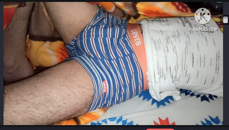 Desi__Panda: Seduce a mi mejor amigo por la noche cuando llegue...