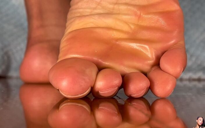 Pink Foxx: Adoration Des Pieds De La Géante