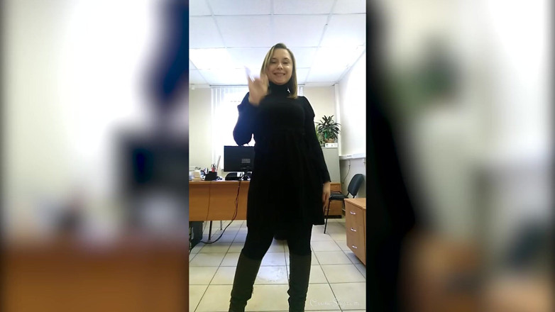 MILF Oxana: Ảnh tự sướng khoe hàng của thư ký trong văn...