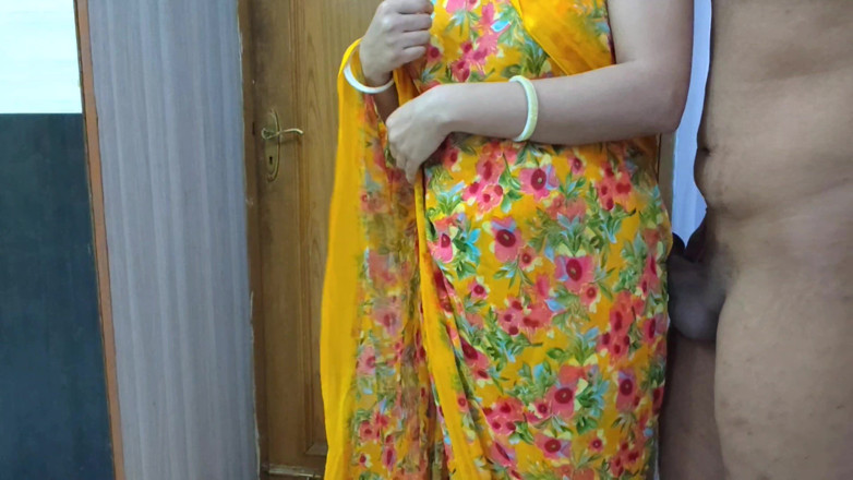 Hornycouple149: Cô giáo nóng bỏng Saara tham gia ngày đại học đầu tiên...