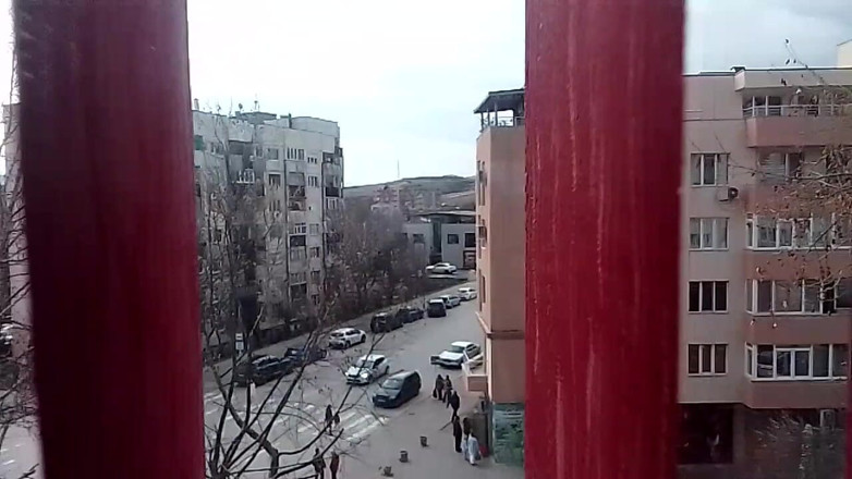 The queen of Satan: Гола вдома. Насолодитися