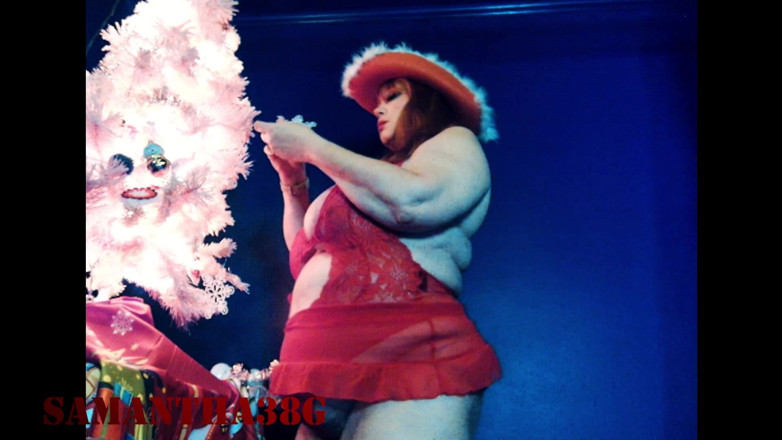 Samantha 38G: BBW sam38g ziert einen weihnachtsbaum