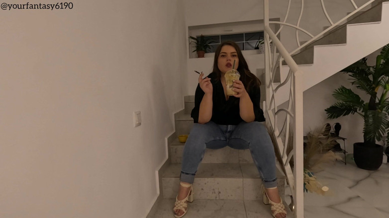 Your fantasy studio: Smoking Break for BBW in Tight Jeans and Heels