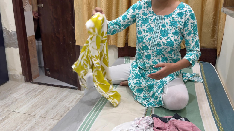 Hornycouple149: Bhabhi seksi digoda oleh abang ipar melalui bercumbu dan kemudian...