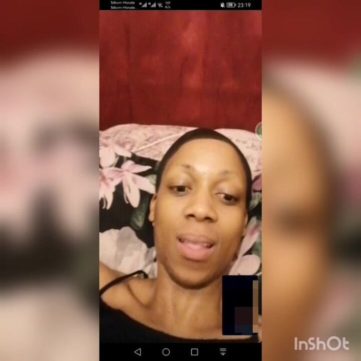 DIAMOND BLACK: J’aime doigter mon trou de chatte étroit sexy
