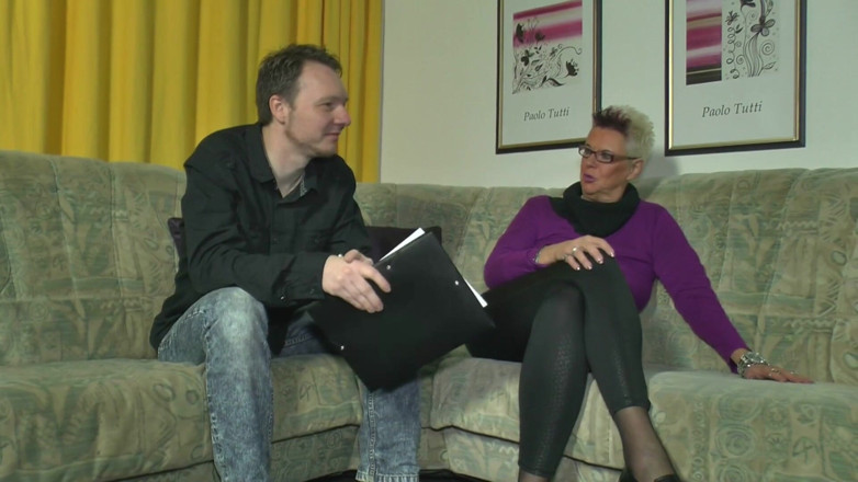 Mature Climax - 100% Mature Videos: Grubaska babcia z kolorowymi włosami rucha się namiętnie
