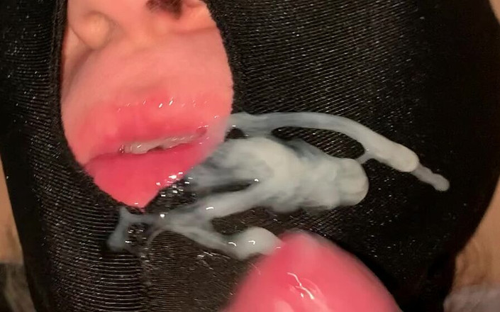Angel Sky69: Sie fickt den schwanz ihres freundes und bekommt eine gute...