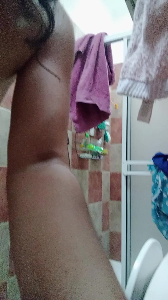 Colombianas amateur: Šukám si vagínu, zatímco jsem sama doma