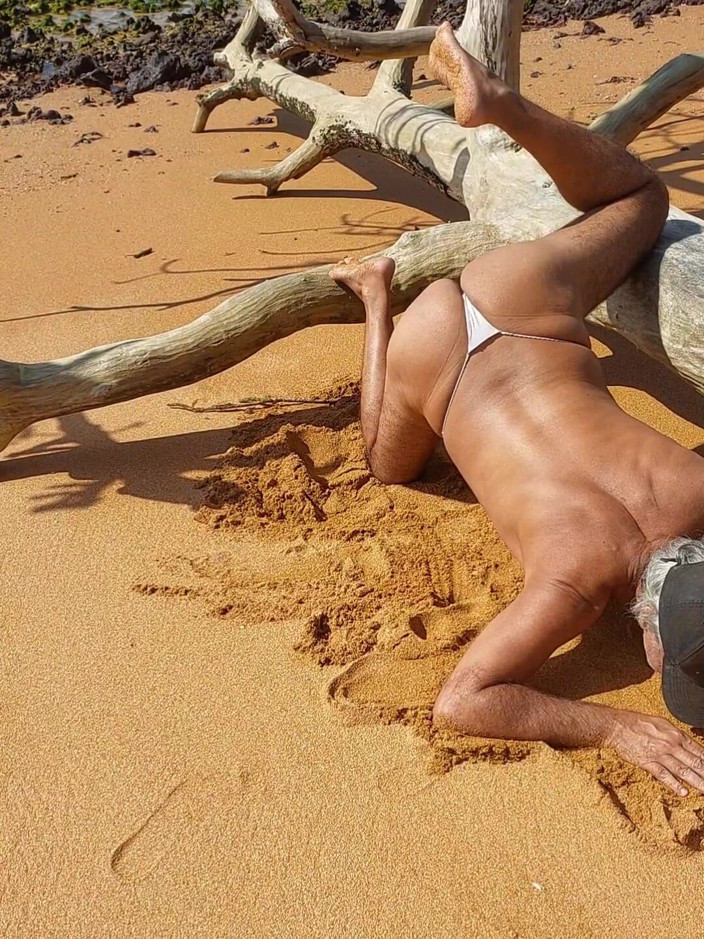 Ladysilvas: Ladysilva plajda külotlu travesti