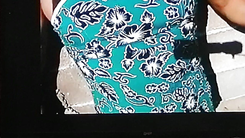 Marga9012: Sangat seksi dengan pakaian pendek.