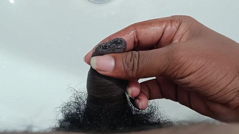 NewDickInTown: Pembe Kafalı Penis Lavaboya Boşalıyor - Tombul Bir Çocuktan Lezzetli Döl