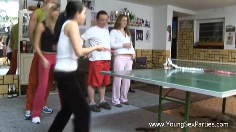 Young Sex Parties: Gymfeestje met een trio