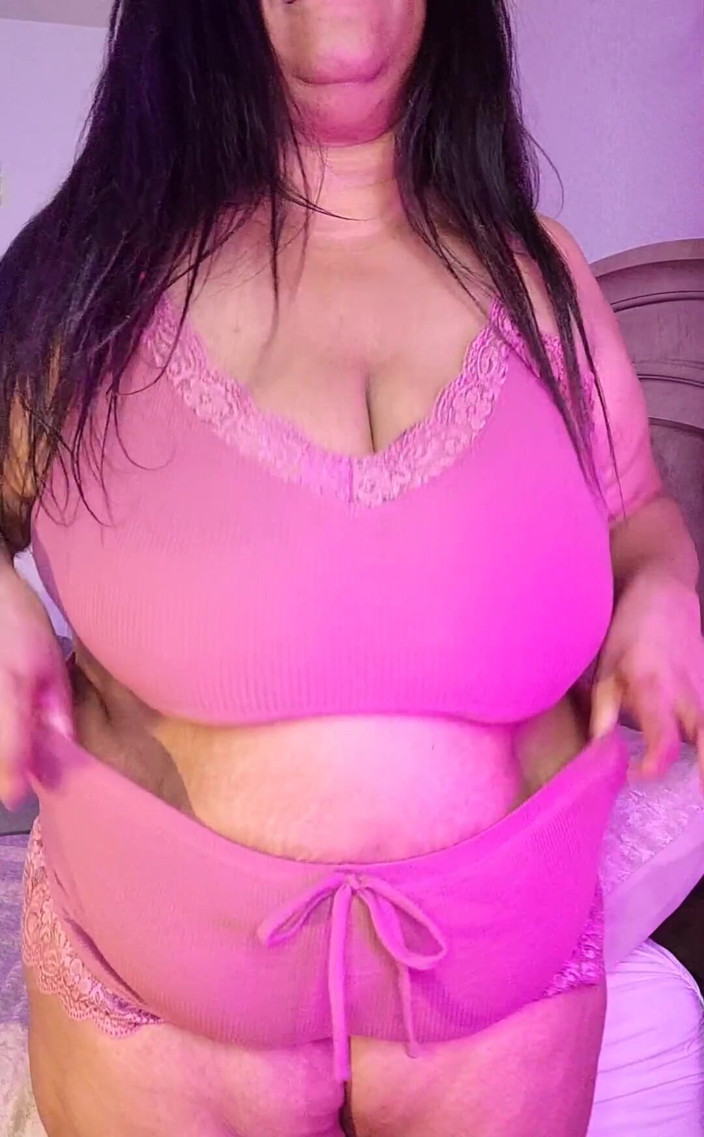 Josie4yourpleasure: देर रात पेट और शरीर मेरे नए पजामा में उछलता है #belly