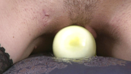 Toy Sluts: Pelacur pirang suka menggetarkan memeknya