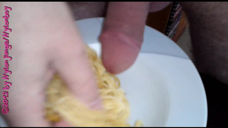 Carmen_Nylonjunge: クリームソースのスパゲッティ