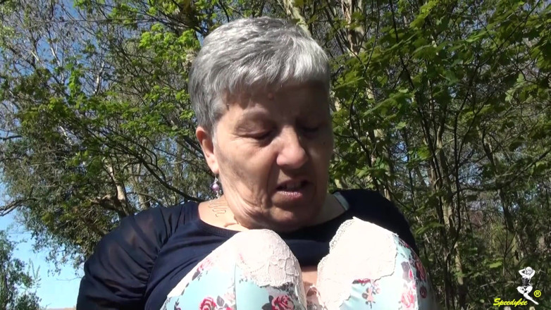 Dirty Doctors Clips: Les ennuis de voiture de Savana