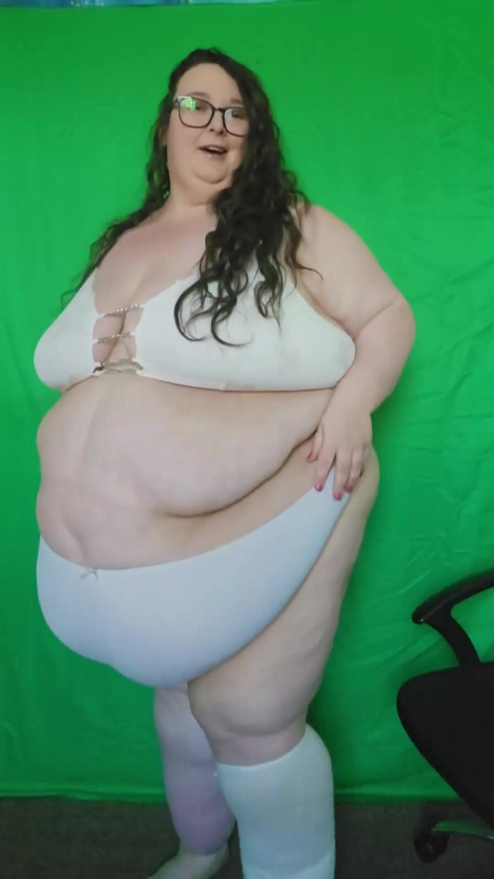 SSBBWLadyBrads: SSBBW göttin weißes höschen anprobieren