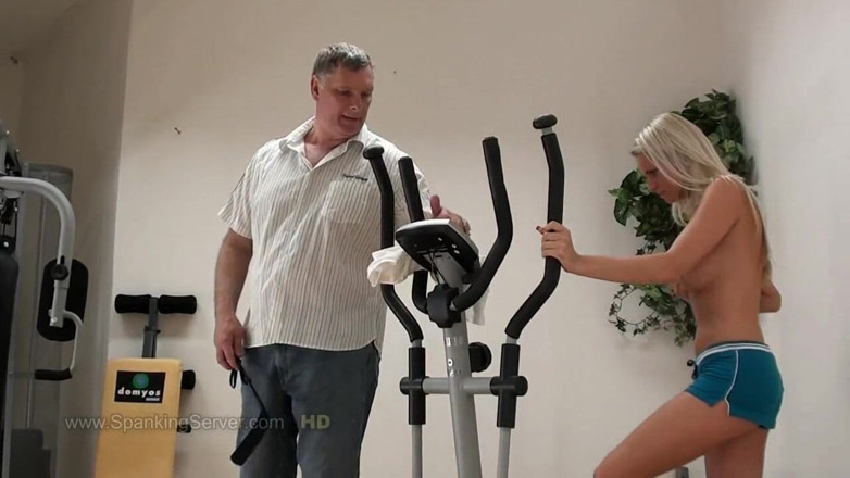 Spanking Server: Jessie borst geslagen