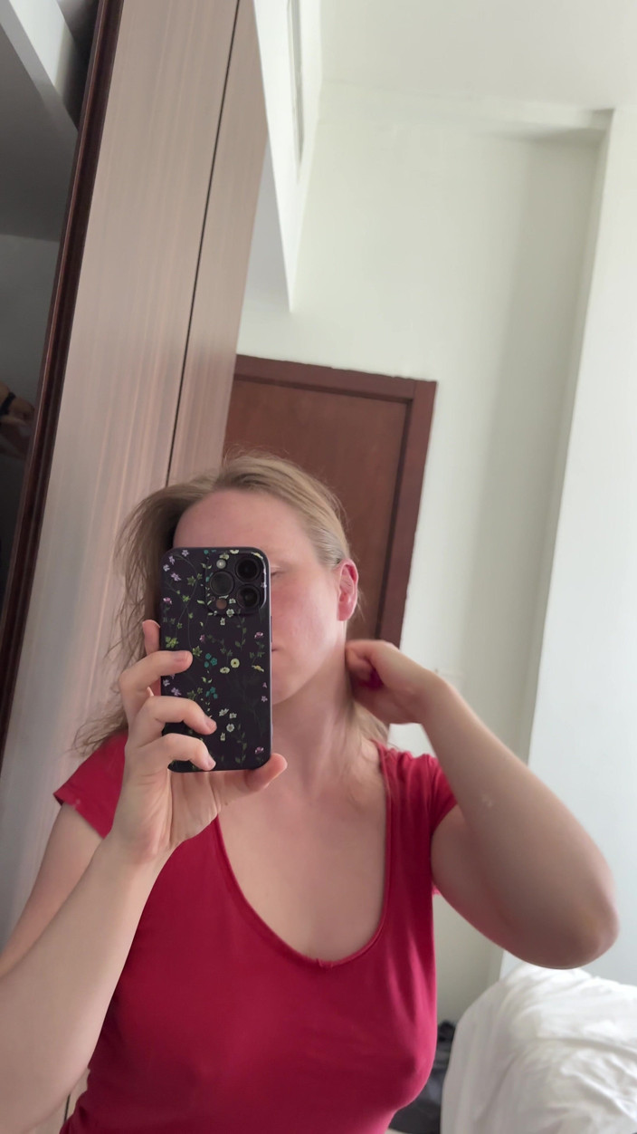 SweetLucy96: Гарна блондинка з великими грудьми