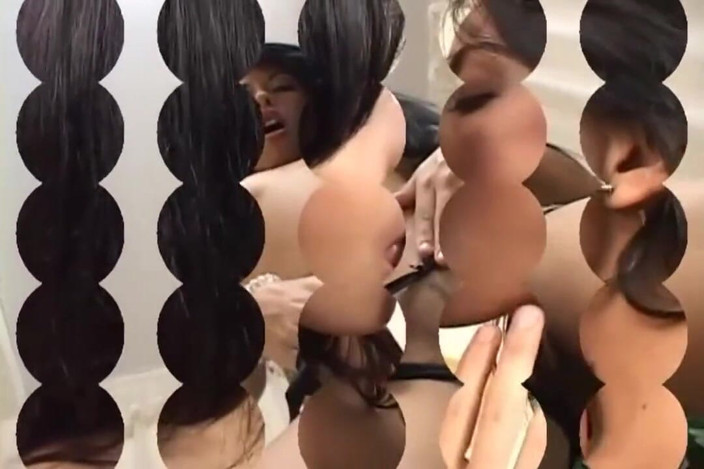 Hot Lesbians X: Sexo anal con gran cinturón entre 2 lesbianas cachondas ...