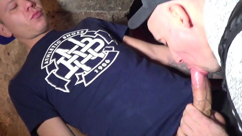 Gaybareback: Jordan Dawson fickte ohne gummi von Oscar Wood