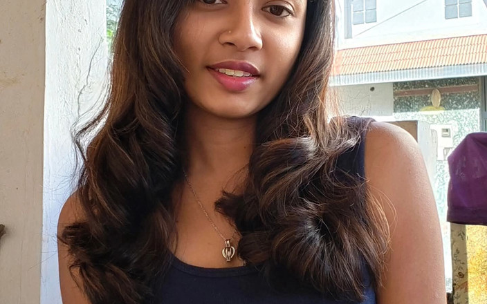 Minakshi_Sonakshi: Minakshi, filles desi