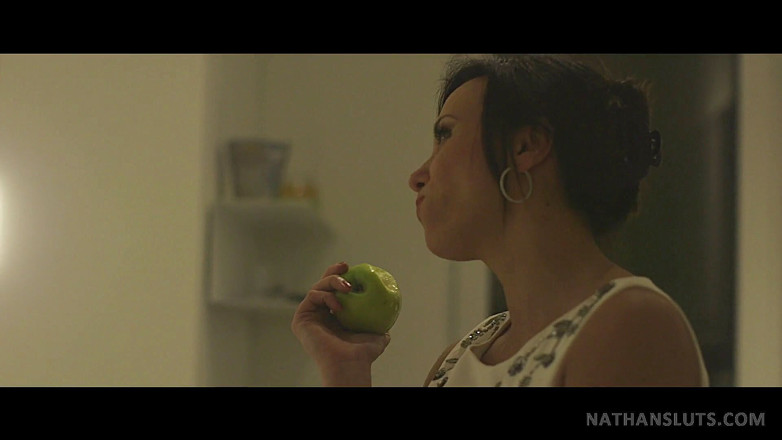 Nathansluts: Alysa wird nach einem schlampigen blowjob von einem freund gefickt
