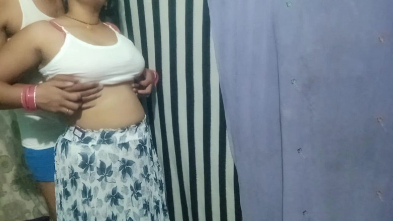 BendableFog5: hot riya ki bare choochi ko daba kar garm kar...