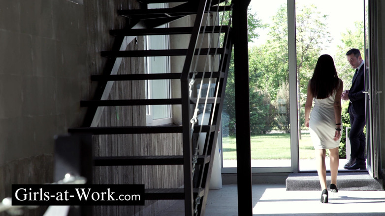 Girls At Work: Relazione segreta con la segretaria super calda