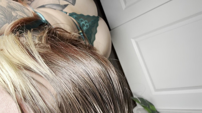 ChandlerKnight: Kamu dan ibu bikin video bokep: nyepong, ngentot, dan crot...