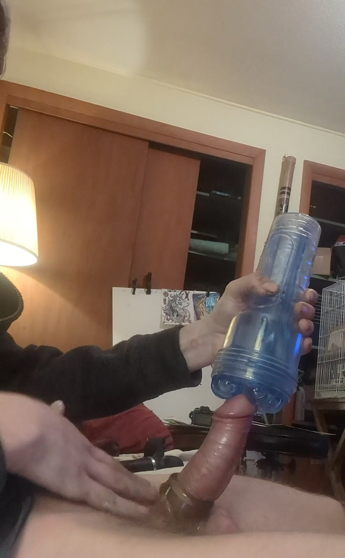 Samuel: Viendo porno solo jugando conmigo