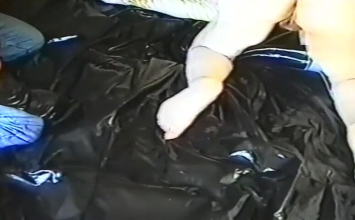 Nasty matures and dirty grannies club: おばあちゃんはおもちゃの彼女のいっぱいを取得します