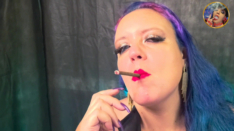 Lilli Cukierek Cox: More120'lerin seksi sigara içmesi
