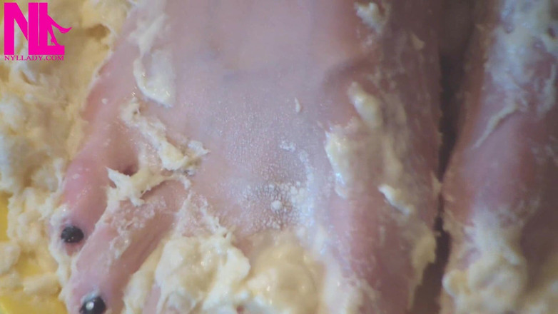 Nyllady: Faire de la pâte avec mes pieds nus