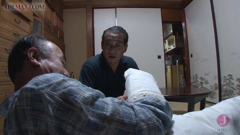 Asian happy ending: Mladá asijská služka je svedena svým šéfem - část 1