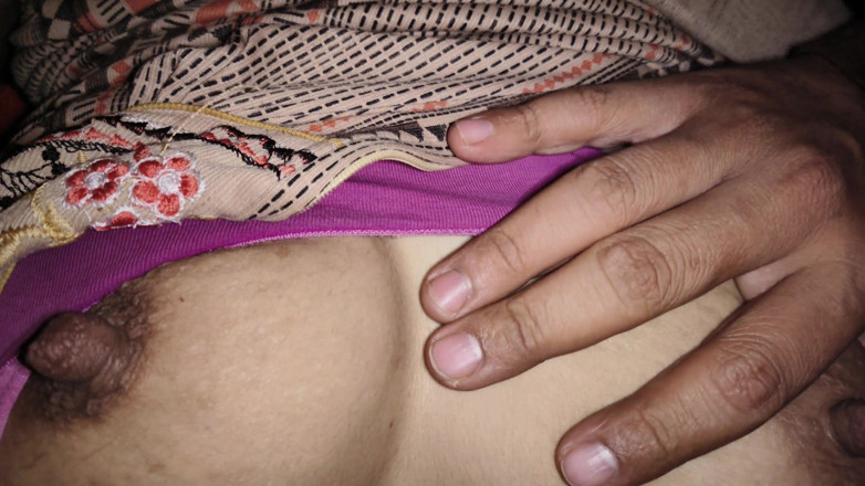 Soniya Singh: MILF mě šuká a kouří péro