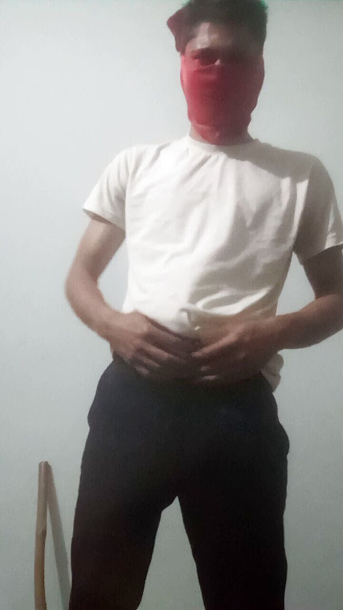 Thakursammy: Ragazzo indiano nudo e si fa un ditalino nel suo...