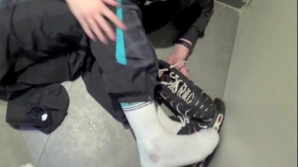 Sneaker gay: Лускати чувака трахають у кросівках