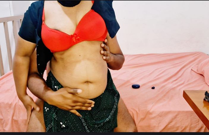 Openbra: Kerala stiefmoeder verleidt haar stiefzoon en neukt harde cowgirl-positie