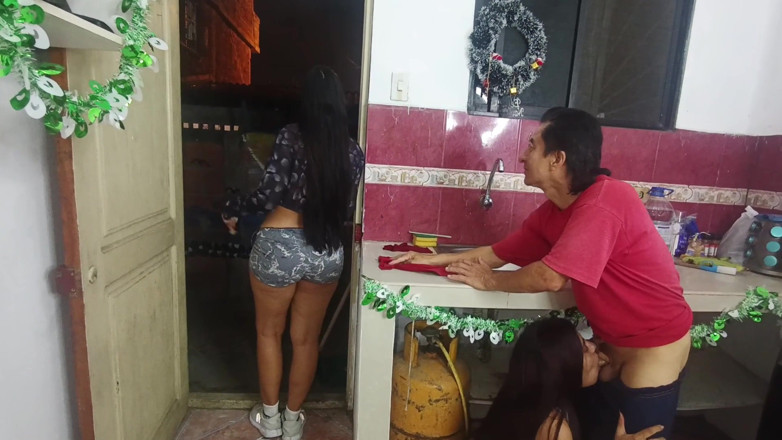 Lady: Il vecchio fa sesso con la sua cameriera venezuelana quando...