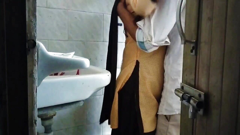 Fantacycutting: Cặp đôi Ấn Độ làm tình trong phòng tắm
