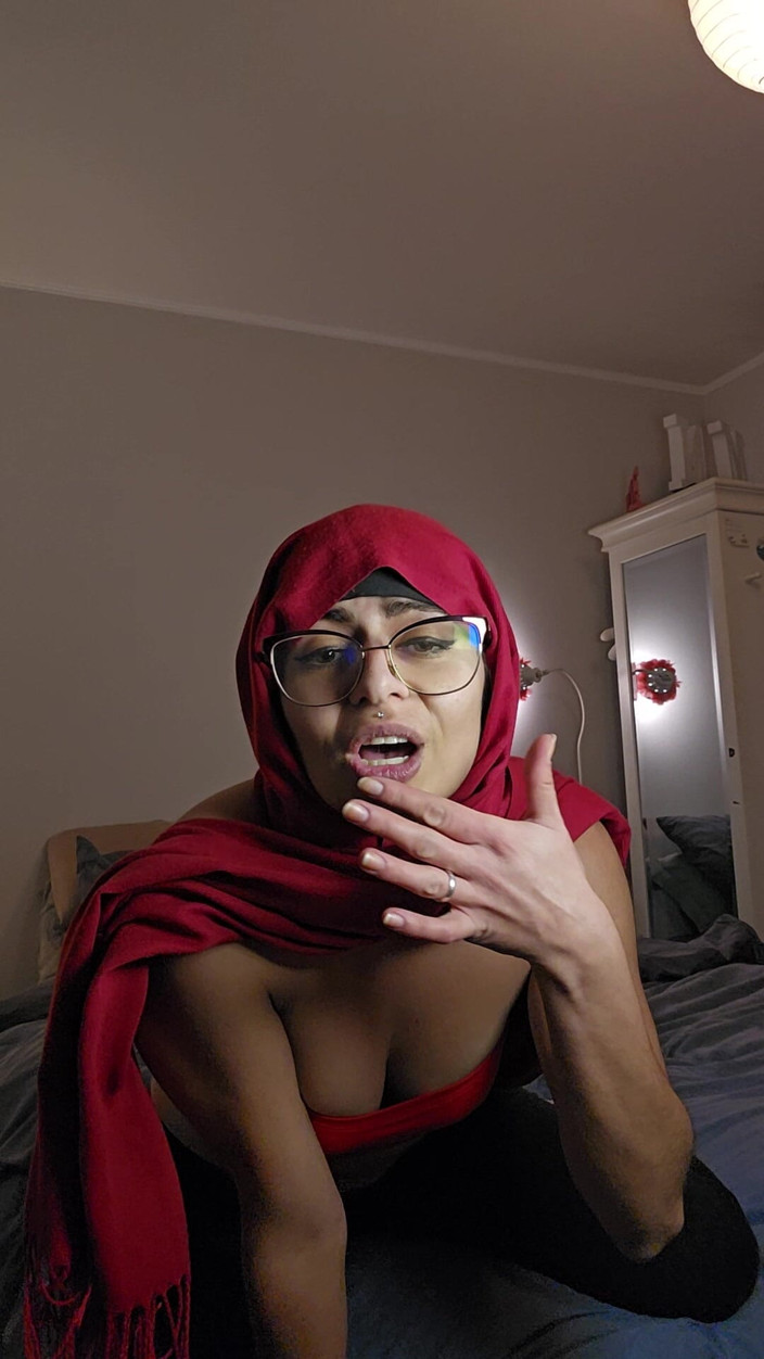 MiaNIqab: Saltando sul mio letto fino al mio ultimo respiro mia...
