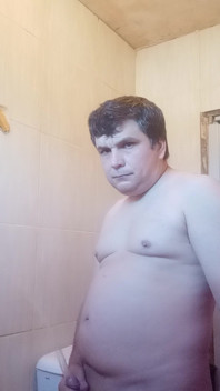 Tentei beber minha urina, mas não subiu com força o suficiente na minha boca.