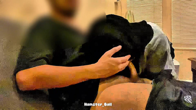 Hamster_Ball: MILF! Amatör asiatisk muslim prövar sin chefs stora kuk
