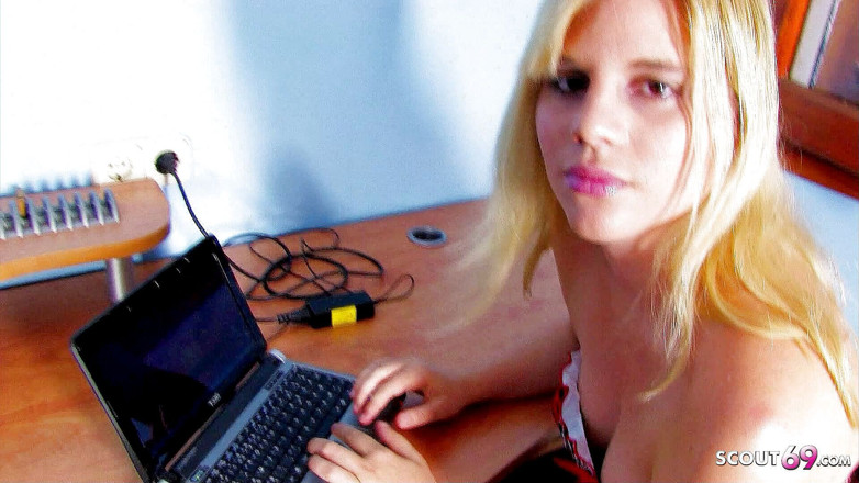 Full porn collection: Blond nastolatka Lillian tyłek zerżnięta przez ojczym i dziewczynę filmuje...