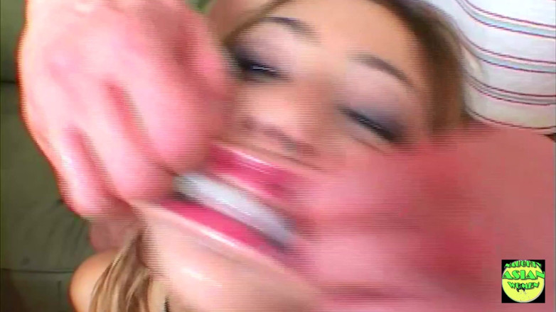 Naughty Asian Women: Blondynka Asian Kat Kiss dostaje jej dupek i cipkę zalana...
